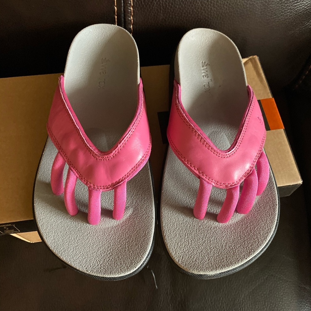 Wellrox women’s sandals